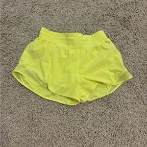 Lululemon hotty hot yellow HR 2.5”